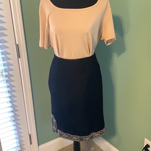 iCe 100% Black Silk Skirt with embroidered and beaded hem. - Picture 8 of 9